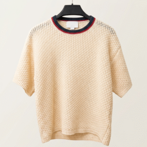 Jersey de punto calado color crema con detalle rojo y azul en el cuello Shine Baby